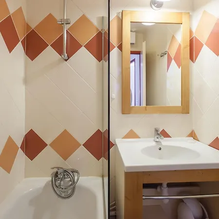 מלון דירות Pierre & Les Combes 3*